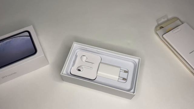 iPhone XR 64Гб Белый Идеальный,АКБ 90 смотреть онлайн