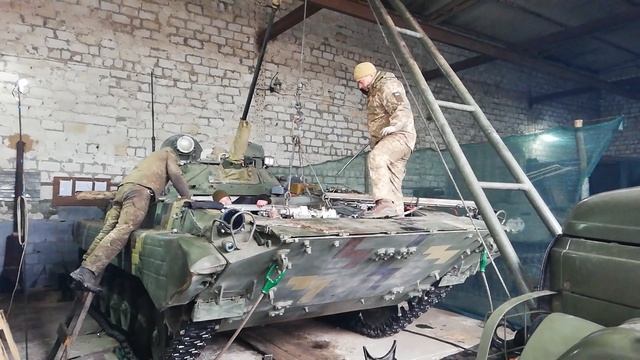 Демонтаж двигуна БМП смотреть онлайн