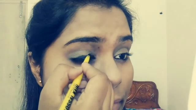 Dusky Skin Warm Makeup With Blue Lower Lash Line смотреть онлайн