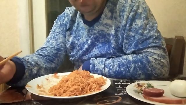 ASMR еда с ядерной острой мивины смотреть онлайн