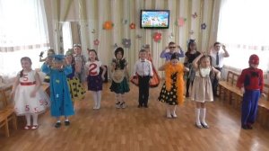 ✿ Песня "С букварём уселись куклы" (Отрывок из утренника)