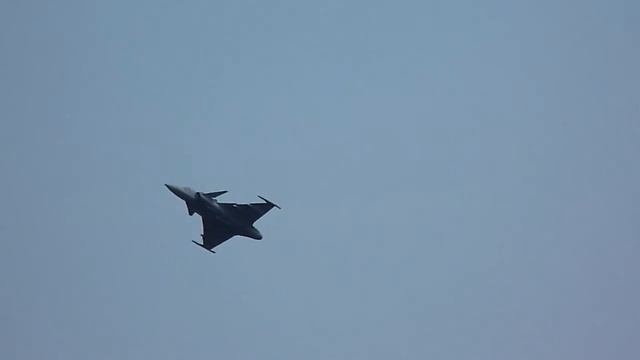 Airshow with Saab JAS 39 Gripen (Griffin) смотреть онлайн