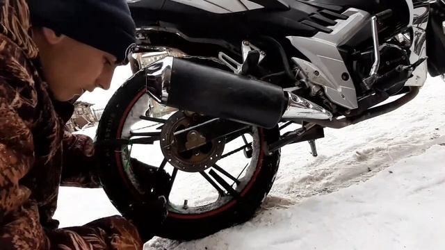 ШИПУЕМ КОЛЕСО; СТЯЖКАМИ, РЕЗИНОЙ, СКОТЧЕМ! смотреть онлайн