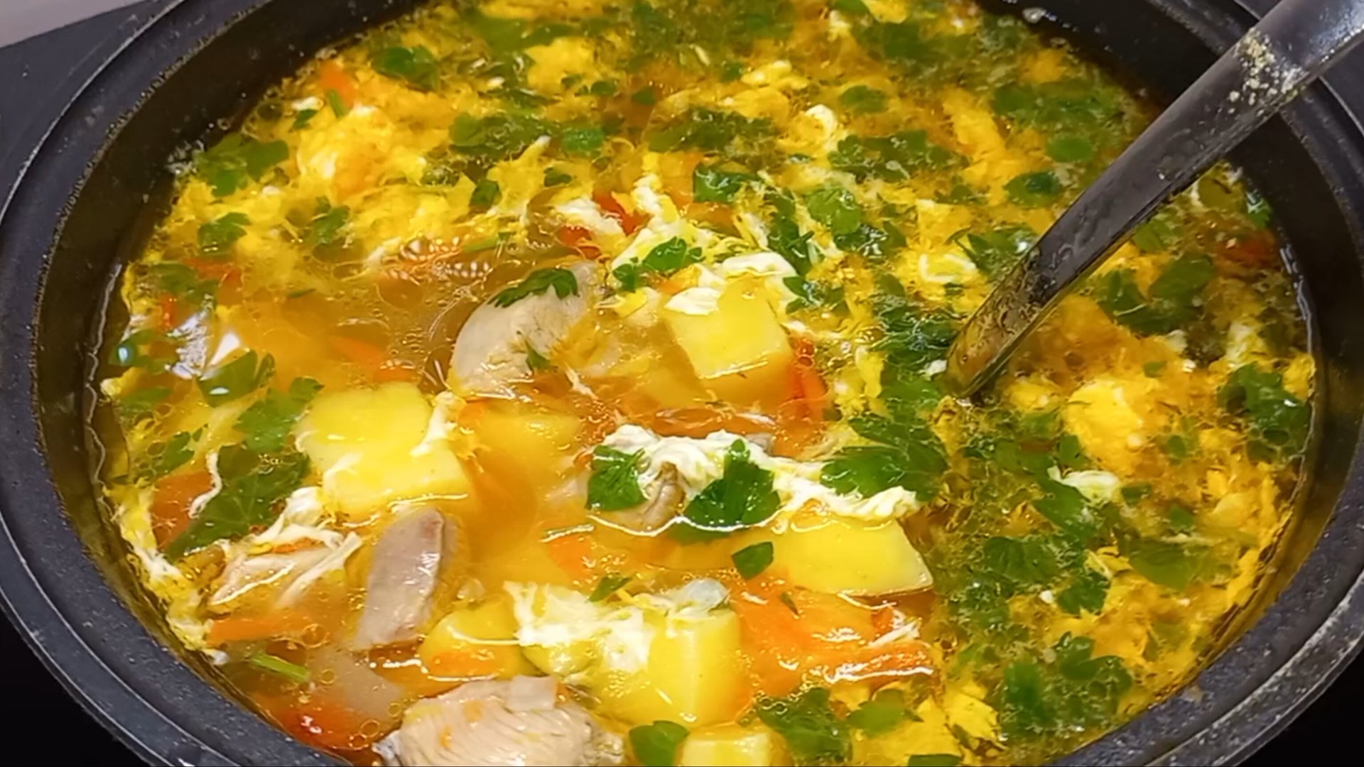 Вкусный суп Простой и Быстрый рецепт! Такой суп съедают за раз и добавки просят! смотреть онлайн