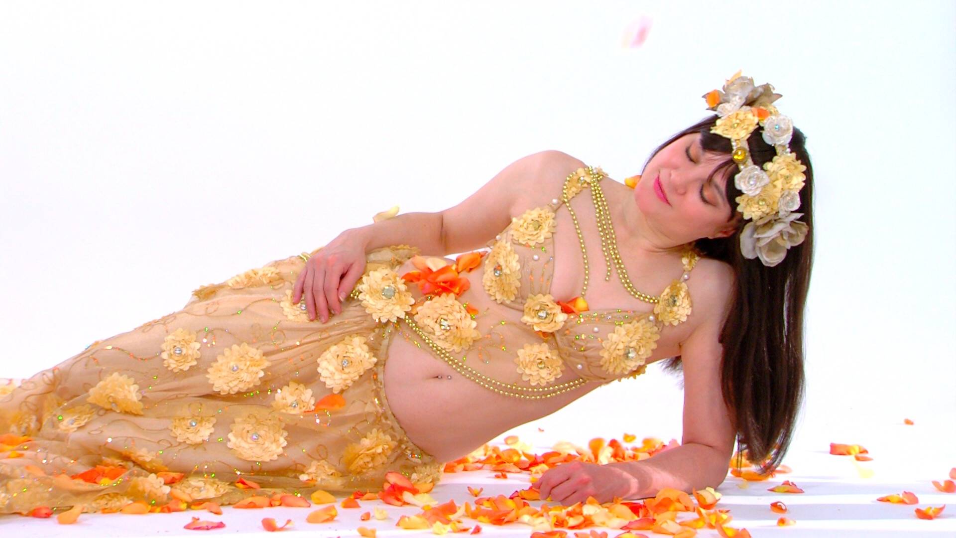 "Inspiration" belly dance music video featuring New York dance star Tanna Valentine смотреть онлайн