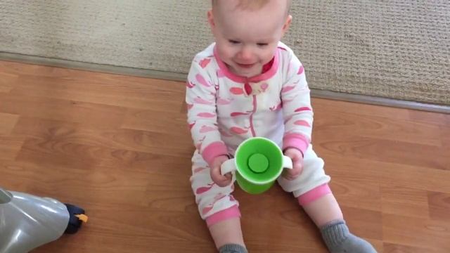 Kendyl discovers that there's apple juice in her cup смотреть онлайн