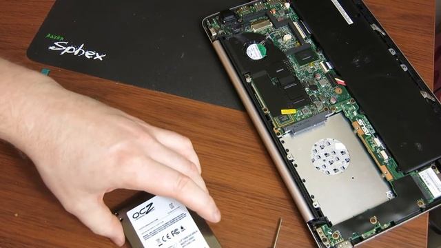 Installing OCZ Agility 3 120GB SSD into an Asus Q200E Laptop смотреть онлайн