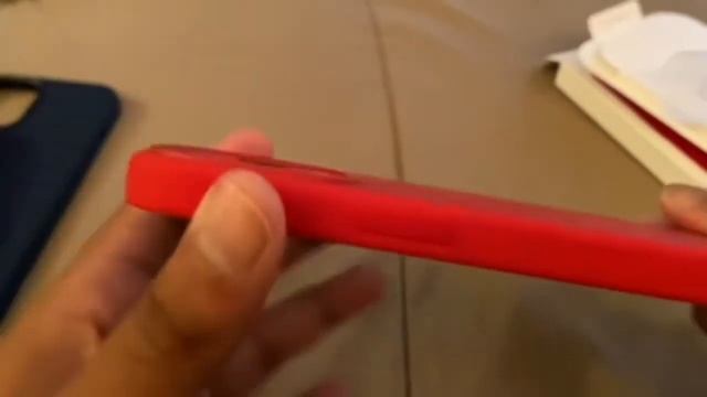 MagSafe Product Red Silicone Case Unboxing смотреть онлайн