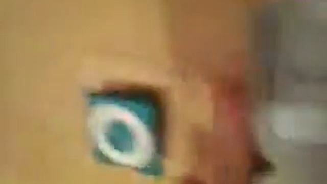 Apple iPod shuffle 2GB Unboxing Video смотреть онлайн