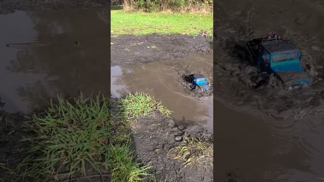 Traxxas TRX4M playing around.#traxxas #rccar #mud #trx4m #injora #slowmotion #fun смотреть онлайн