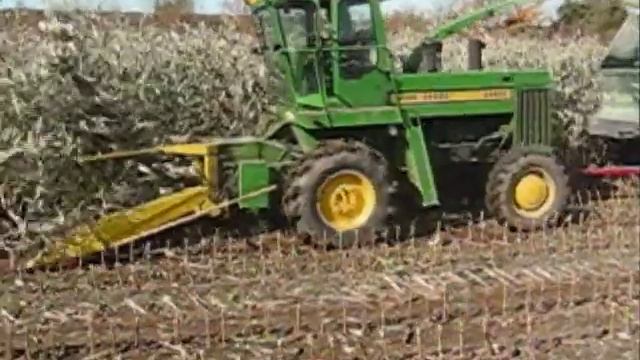 Le dernier champ d'ensilage de 2011! смотреть онлайн