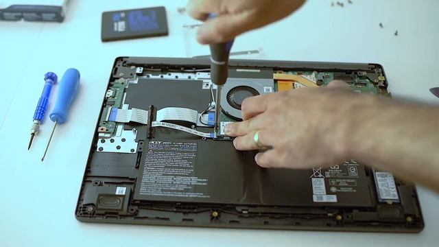 Cum adaugi al doilea hard disc ssd la laptop Cum se monteaza hard discul la laptop Tutorial Upgrad смотреть онлайн