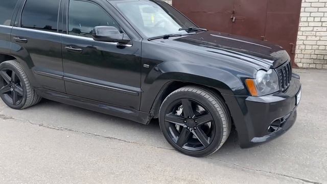Jeep Grand Cherokee SRT-8 быстрый и громкий!!! смотреть онлайн