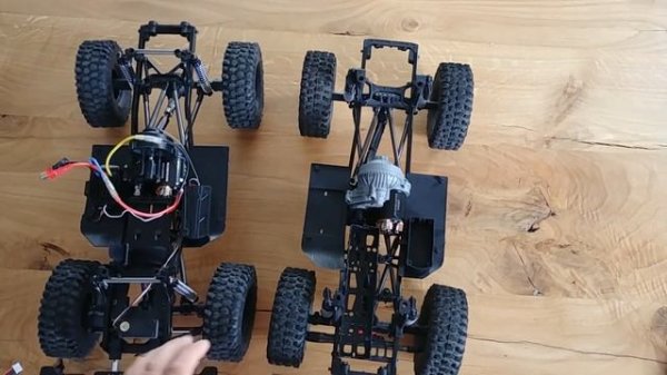 Axial SCX10 II vs Axial Copy (Injora)