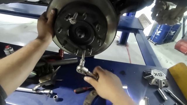 Hummer H2 ABS sensor replacement смотреть онлайн