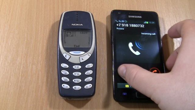 Incoming call & Outgoing call at the Same time Samsung S2+Nokia 3310 смотреть онлайн