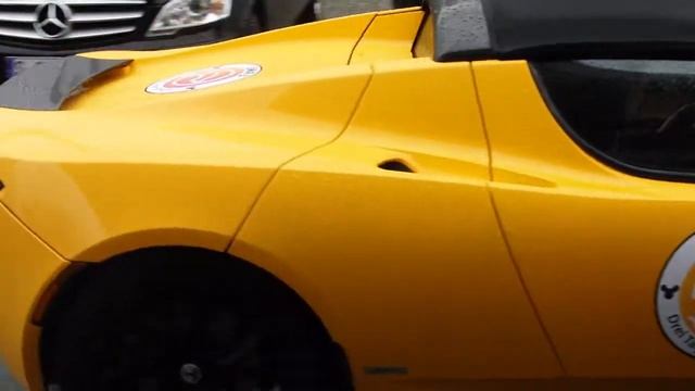 YELLOW Tesla Roadster Sport CLOSER LOOK and Drive by!! смотреть онлайн