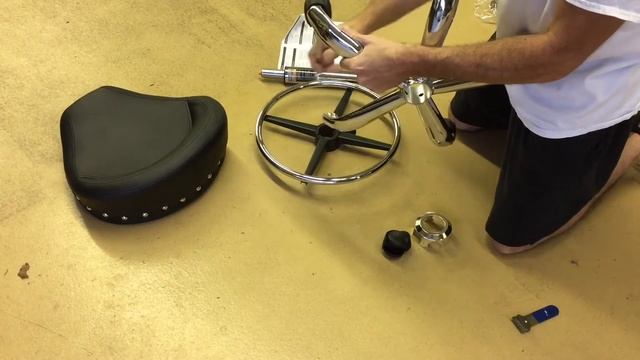 Pneumatic 360* Swivel Roller Seat and Work Stool!! смотреть онлайн