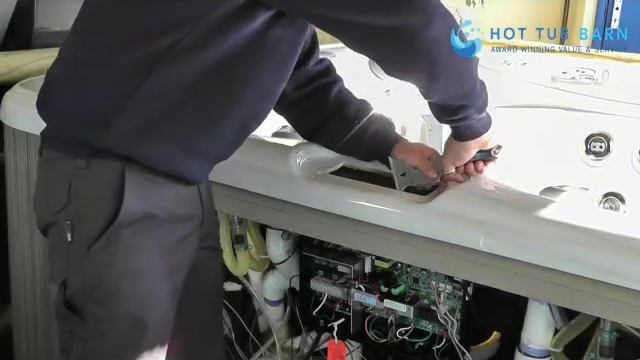 Replacing a Hot Tub Top Side Control Panel смотреть онлайн