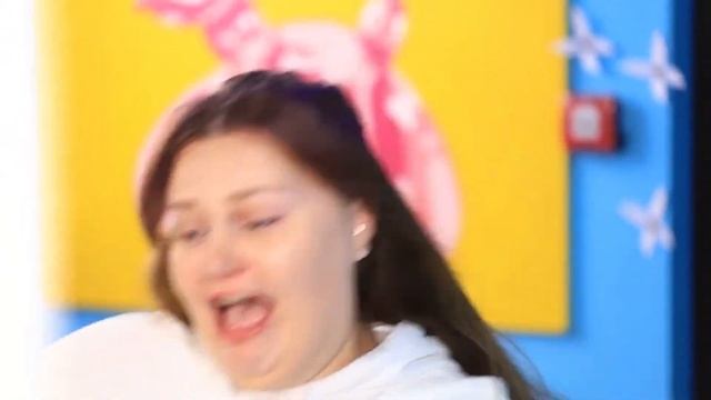 Who Murdered Superhero? Ladybug Vs Hello Kitty Vs Vampire смотреть онлайн