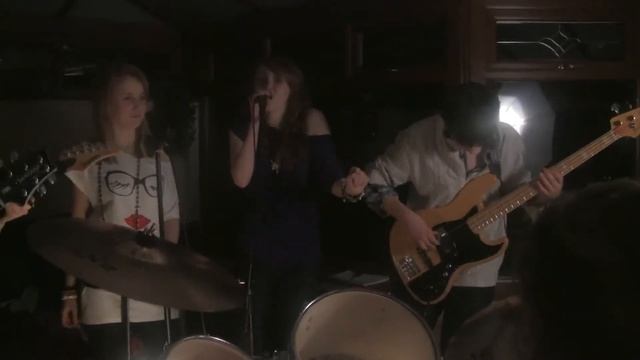 Valerie (cover) - Back Seat Betty смотреть онлайн