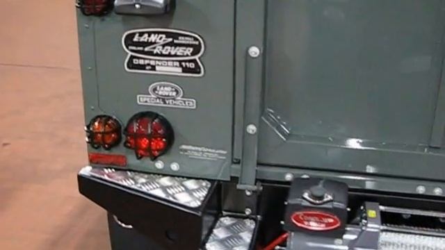 LAND ROVER DEFENDER 110 TD4 PICK UP LIMITED EDITION ROUGH смотреть онлайн