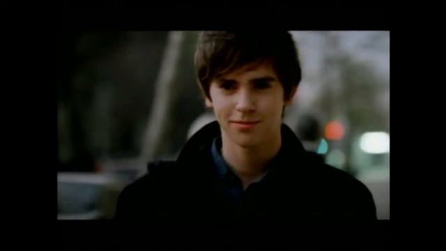 Freddie Higmore- Bring me to Life смотреть онлайн