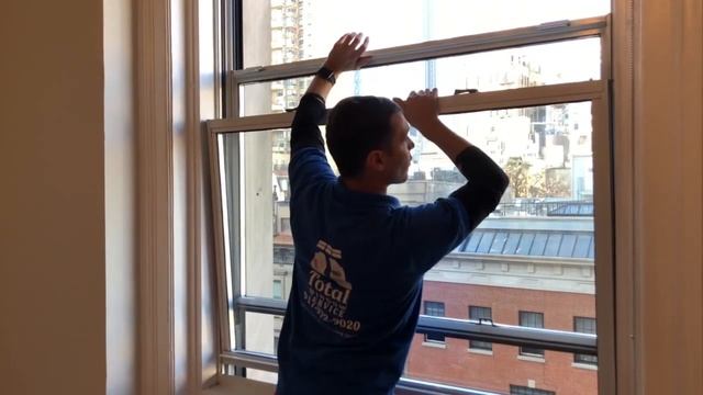 [PRO TIP#1] How to Clean Double Hung Windows (Do's/Don'ts) #windowcleaninglesson #windowcleaning смотреть онлайн