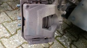 Замена передних колодок Opel Astra J. Ремонт авто самостоятельно в Германии.