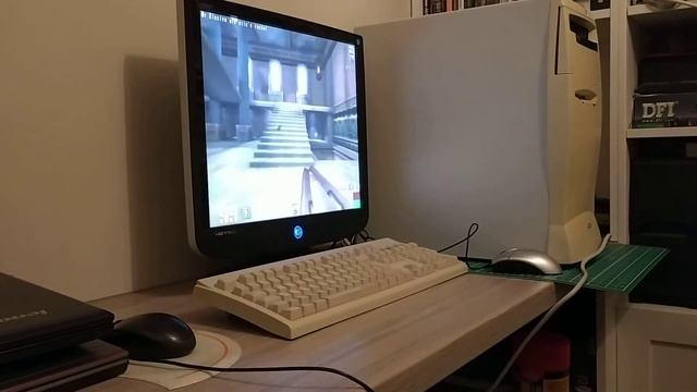 Tiny P3 650 Radeon 7000 Windows 98 PC смотреть онлайн