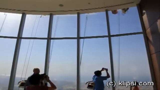 WINDOW CLEANING ROBOT смотреть онлайн