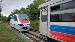 Локомотив отцепляется и прицепляется к поезду / Детская железная дорога, видео про поезда