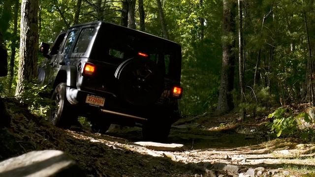 Wheeling the Pelham Trail | TJ 4.0 vs. JL 2.0 Wrangler смотреть онлайн