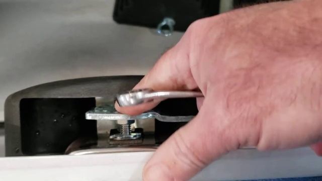 Twist latch tool box door adjustment смотреть онлайн