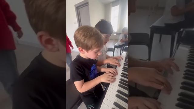 Елена Малышева похвасталась музыкальным талантом внуков смотреть онлайн