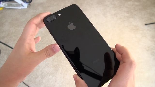 iPhone 7 Plus Jet Black Unboxing смотреть онлайн
