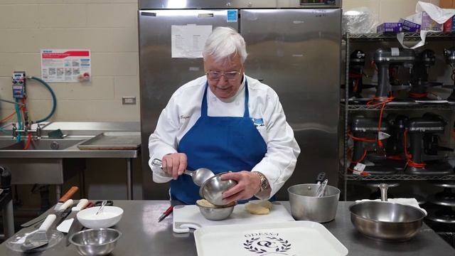 Food Court with Chef Victor Bagan- Apple Charlotte смотреть онлайн