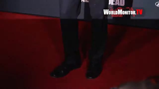 Andrew Lincoln 'Rick Grimes' arrives at The Walking Dead Season 4 premiere смотреть онлайн