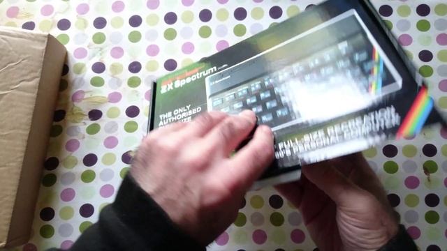 ZX Spectrum - unboxing authorised recreation смотреть онлайн