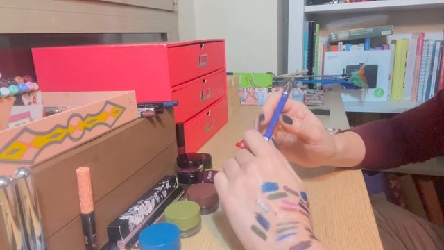 Vlogmas 2021 #day 24- collection and declutter eyeliners смотреть онлайн