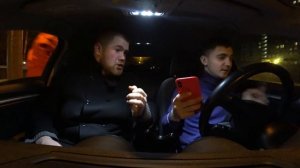 БЫДЛО ПАССАЖИР РАЗМАХИВАЕТ РУКАМИ В ТАКСИ