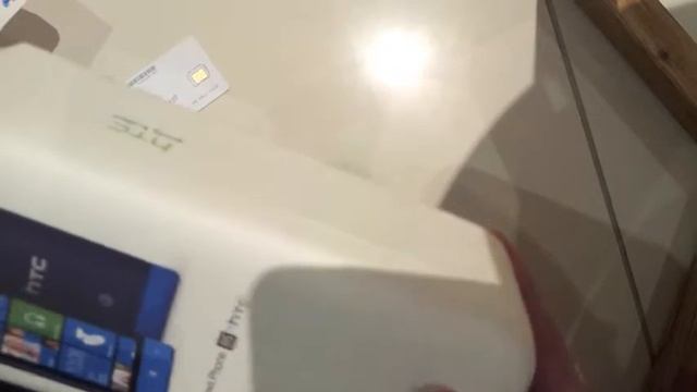 HTC Windows Phone 8S Blue A620b (Telstra version) - unbox review 開箱 with my cat смотреть онлайн
