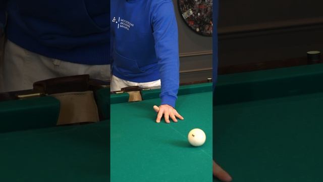 Как держать кий и бить в бильярде? смотреть онлайн