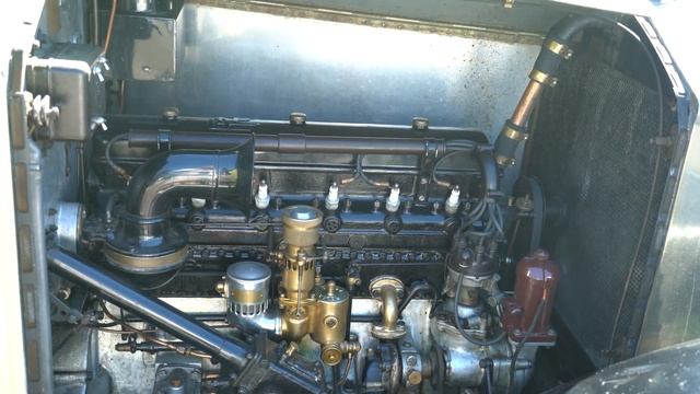 Starting up a 1925 Rolls Royce смотреть онлайн