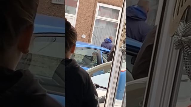 smackhead smashing his window смотреть онлайн