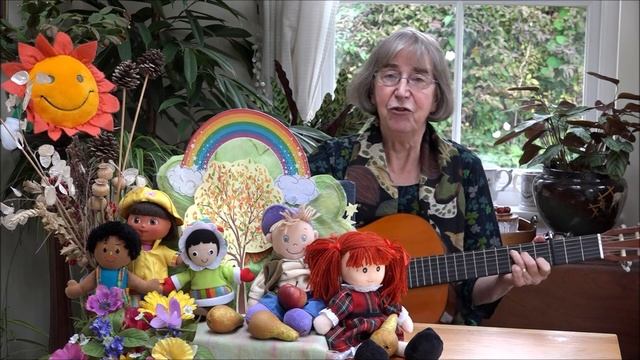 Apples, peaches, pears and plums - a birthday month song and game смотреть онлайн