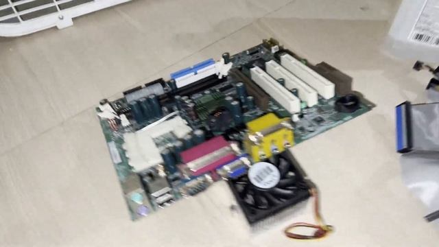Restoring a 2002 Era PC (I FOUND IN THE GARBAGE) - Part 1 смотреть онлайн