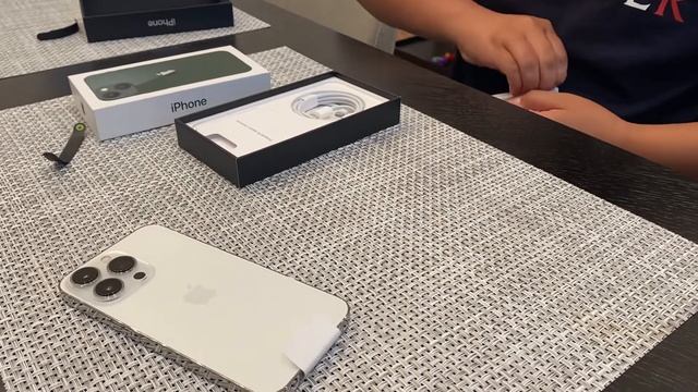 Omg I got mine first iPhone 13 and it’s pro!!! I got white color was it good decision? смотреть онлайн