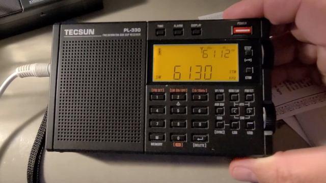 Tecsun PL-330 receiving Radio Romania English 6130 kHz Shortwave W6LVP loop antenna смотреть онлайн