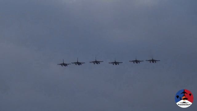 Flyby 6x RNLAF F-16 at Volkel Air Base смотреть онлайн